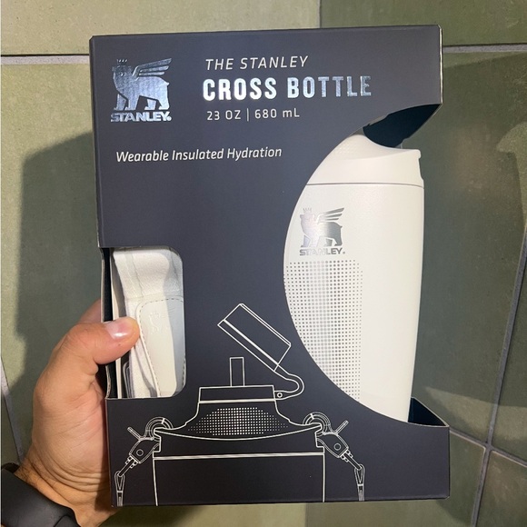 Stanley Cross Bottle | 23 oz Travel Bottle with Jacquard Strap | - Picture 2 of 5